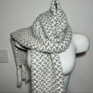 Sonoma NWT Long Knit Scarf Grey White